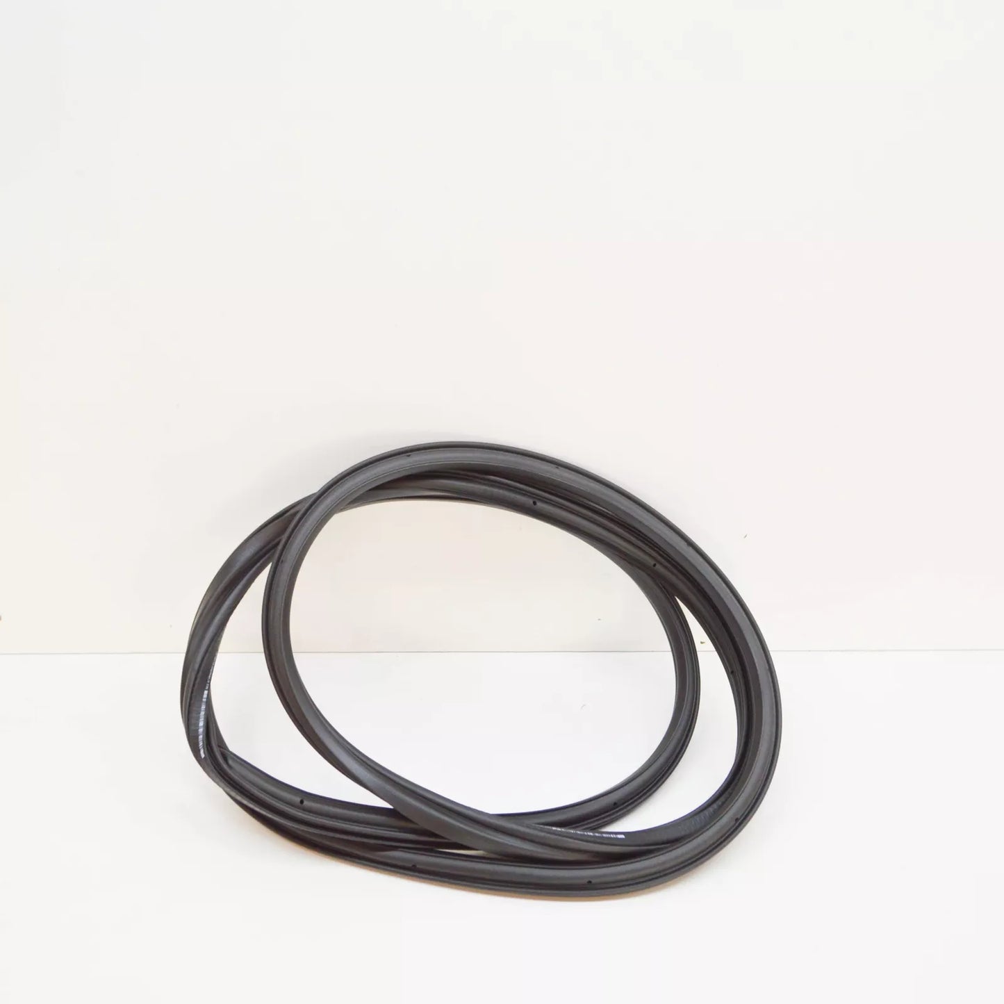 NEW AUDI Q7 4L REAR HATCH LID GASKET 4L0827705J