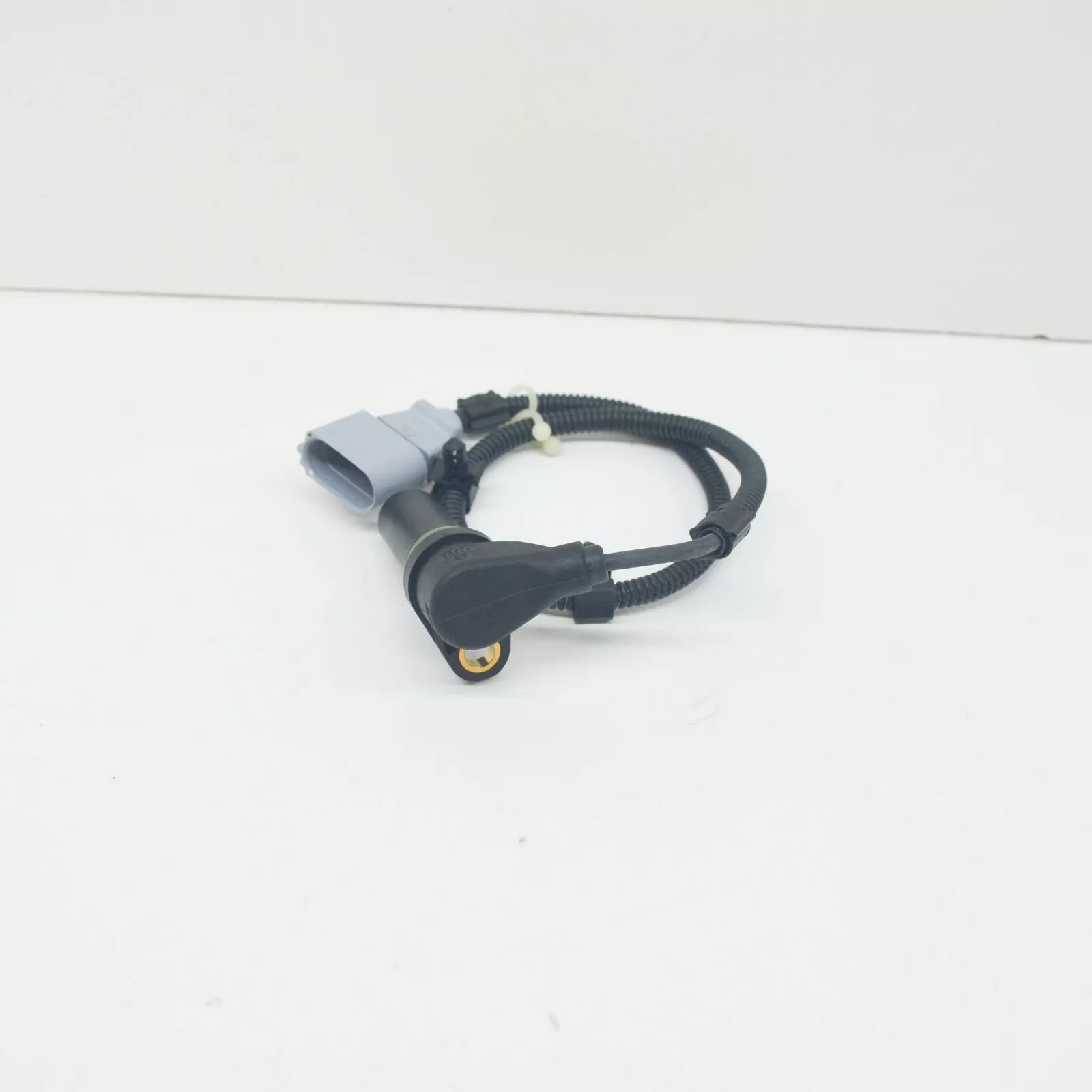 NEW VW TOUAREG 7L ENGINE SPEED SENSOR 070957147