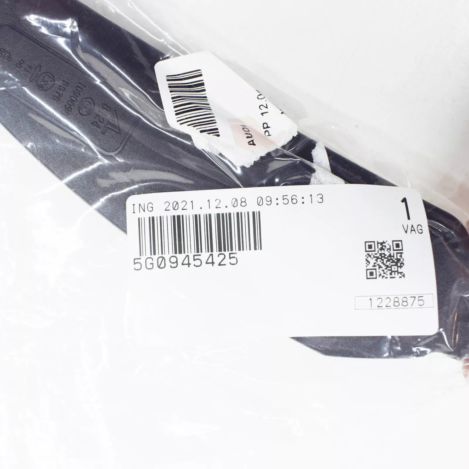 NEW VW GOLF MK7 REAR LEFT INNER TAIL LIGHT COVER 5G0945425 ORIGINAL