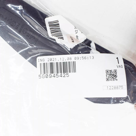 NEW VW GOLF MK7 REAR LEFT INNER TAIL LIGHT COVER 5G0945425 ORIGINAL