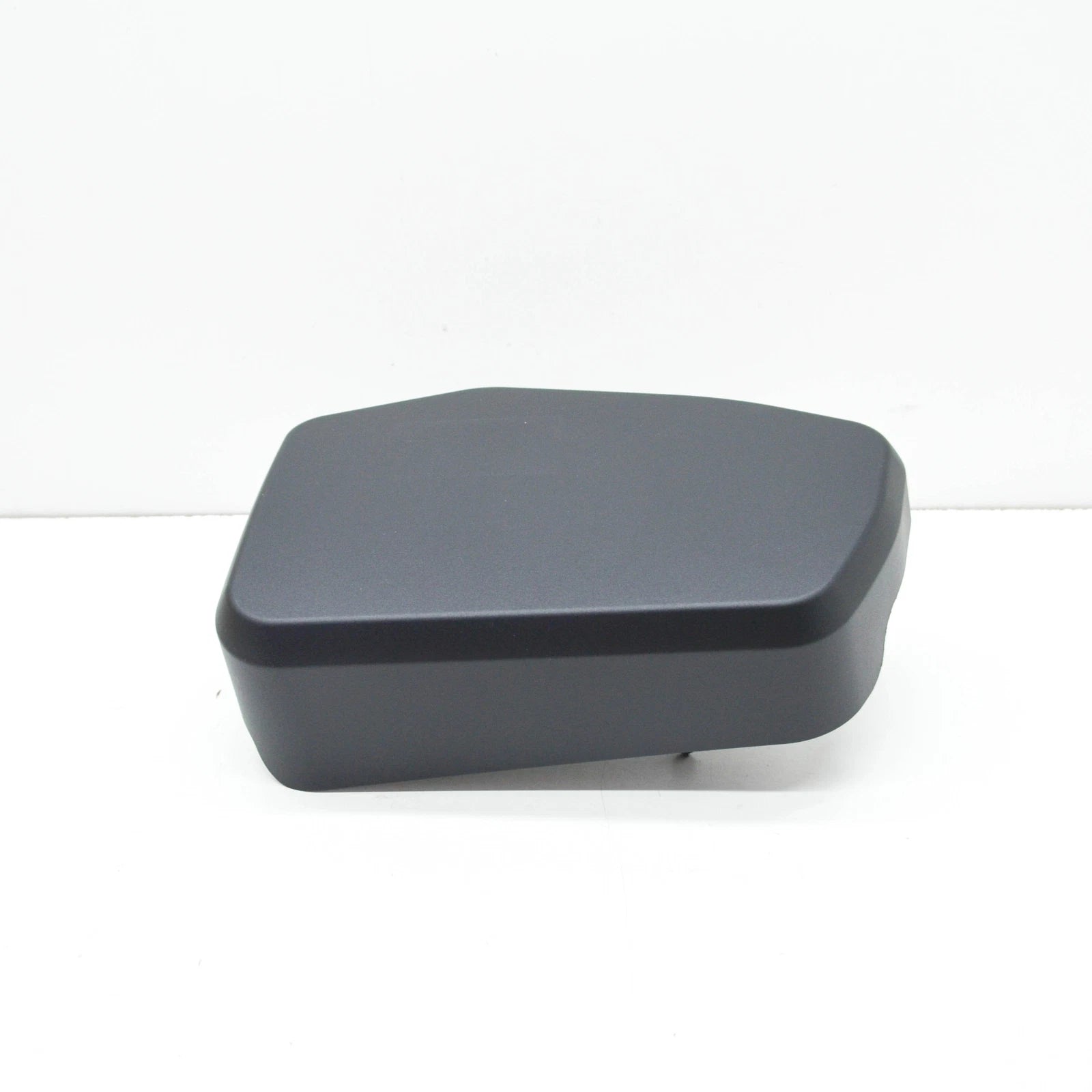 NEW BMW 5 G30 ENGINE CONTROL MODULE COVER 12908658374 8658374 ORIGINAL