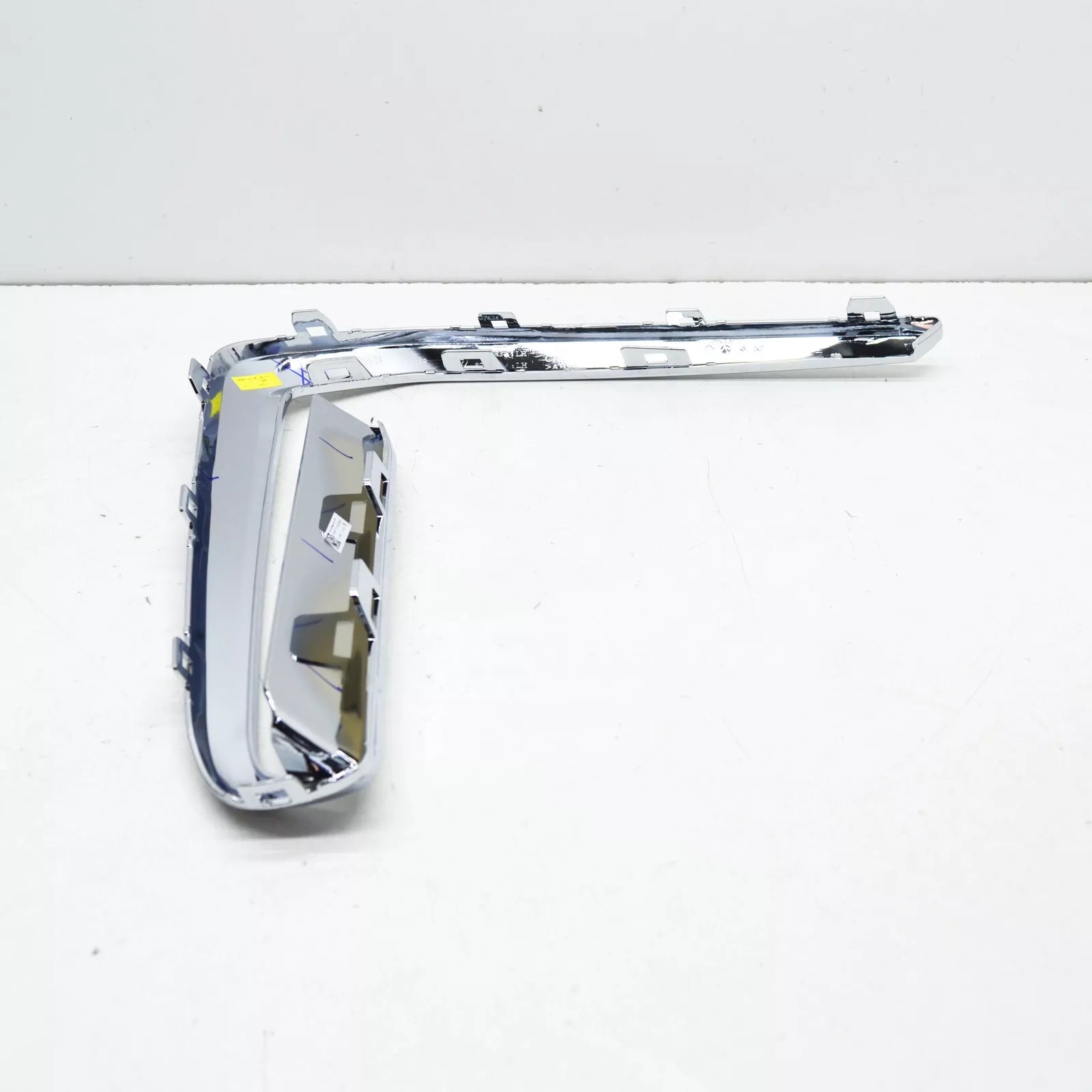 NEW BMW X7 G07 FRONT BUMPER LEFT FINISHER TRIM 51118745739 ORIGINAL