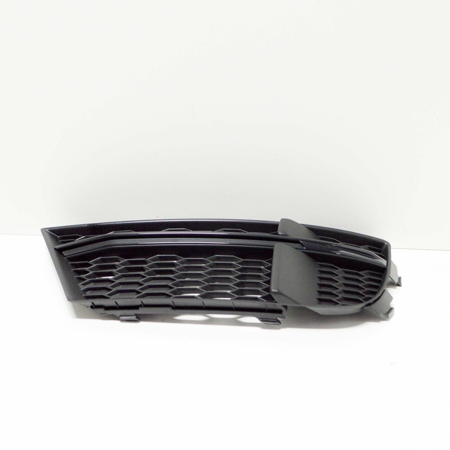NEW AUDI A3 8P FRONT BUMPER RIGHT SIDE GRILLE 8V3807682QESM 2013 ORIGINAL