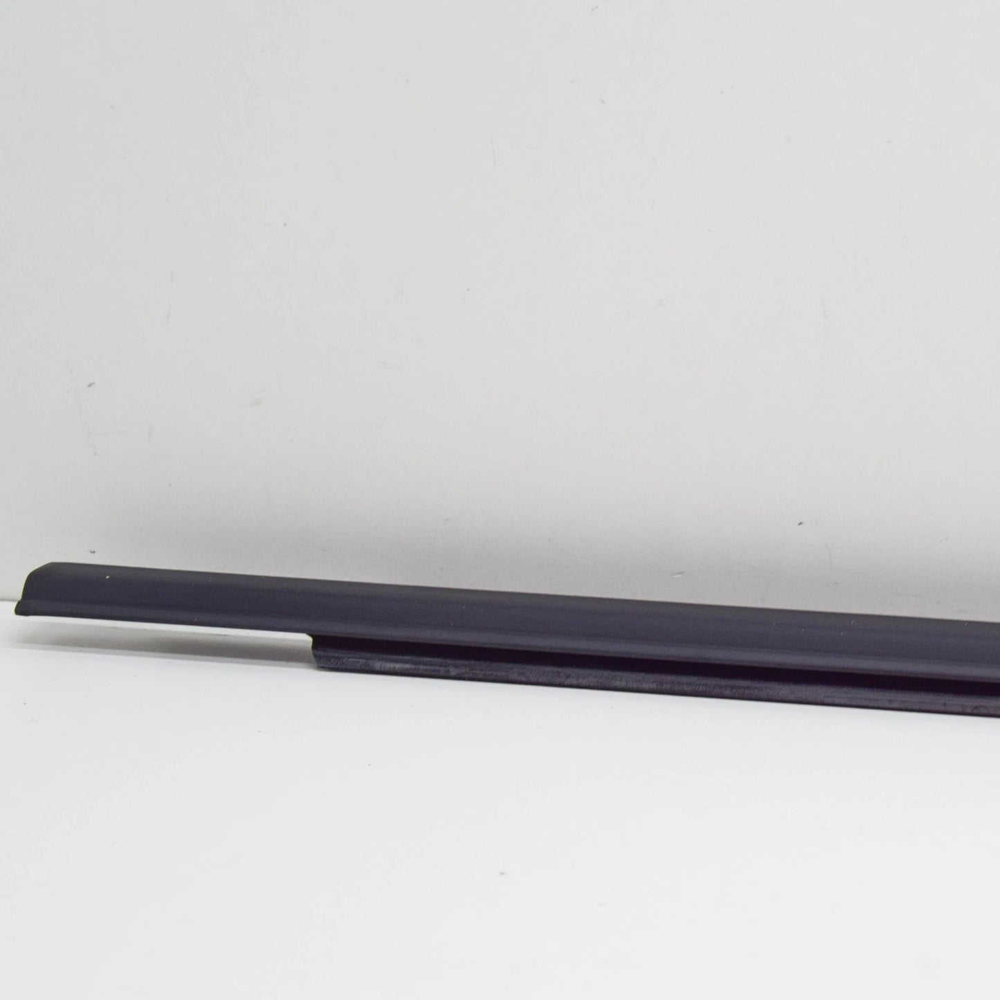 NEW AUDI Q3 8U FRONT LEFT OUTER DOOR WINDOW APERTURE SEAL 8U0837477 ORIGINAL