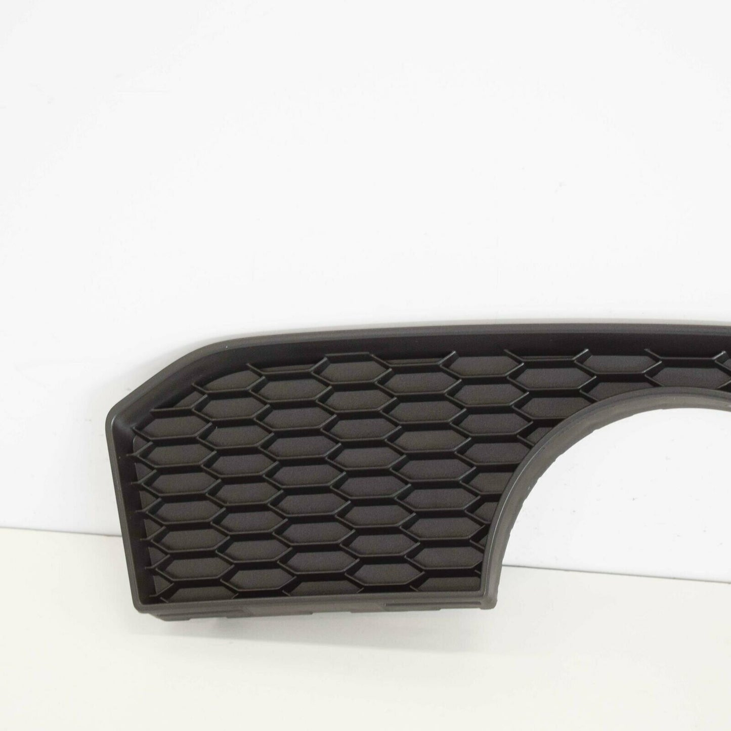 NEW AUDI A3 8V FRONT BUMPER RIGHT SIDE GRILLE TRIM 8V5807820C ORIGINAL