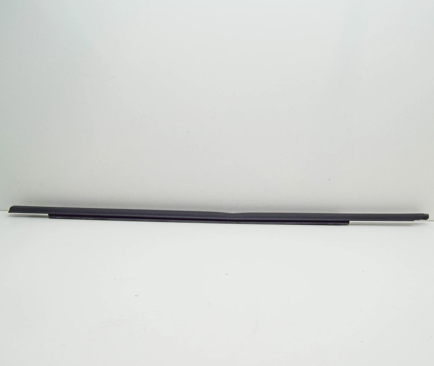 NEW AUDI Q3 8U FRONT LEFT OUTER DOOR WINDOW APERTURE SEAL 8U0837477 ORIGINAL