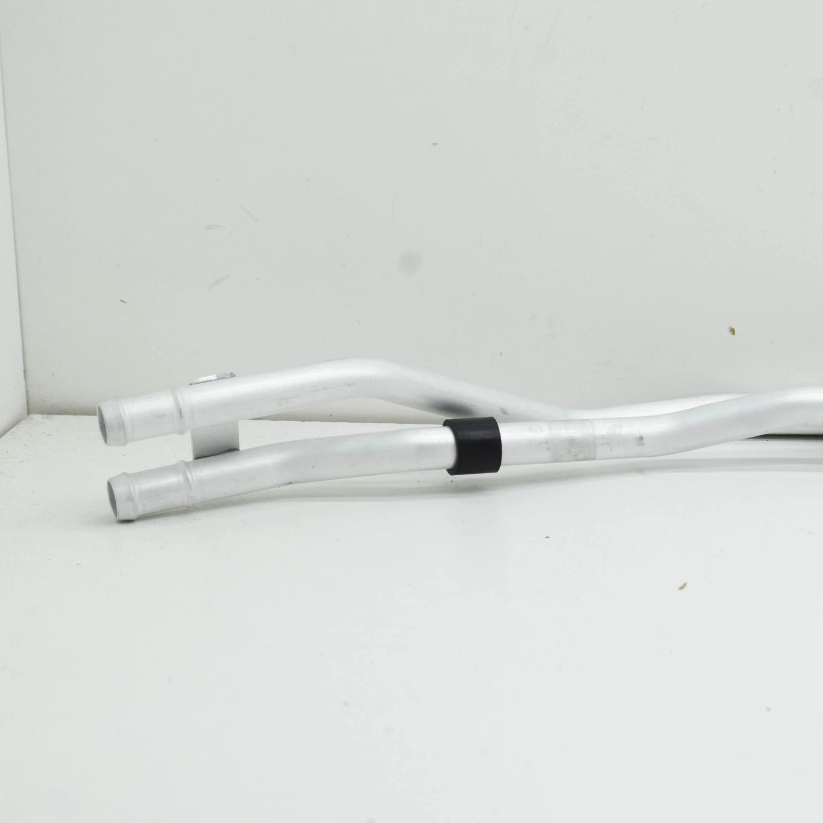 NEW BMW X7 G07 UNDERFLOOR COOLANT HOSE PIPE 64216821663 6821663 ORIGINAL