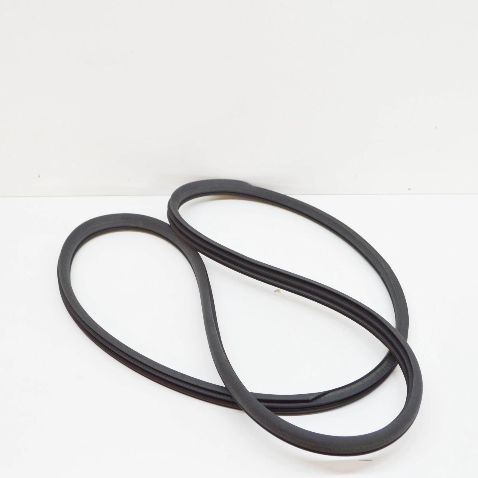 NEW MERCEDES-BENZ C W205 FRONT DOOR SEAL EDGE GUARD A20569700519G44 ORIGINAL