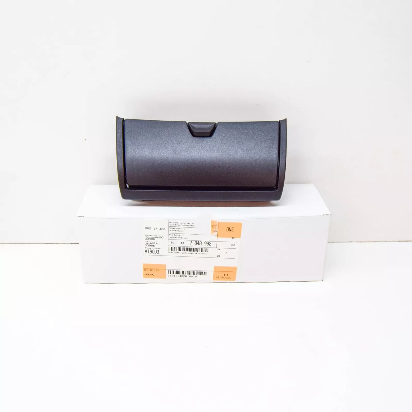 NEW BMW X5 F15 INTERIOR SPECTACLES GLASSES TRAY 51447848992 7848992 ORIGINAL