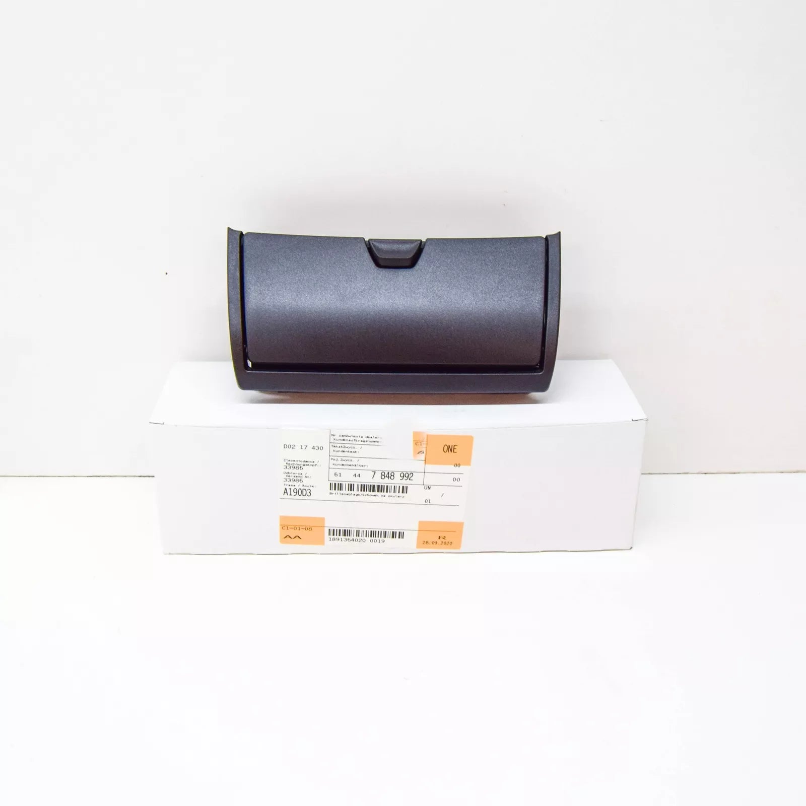 NEW BMW X5 F15 INTERIOR SPECTACLES GLASSES TRAY 51447848992 7848992 ORIGINAL