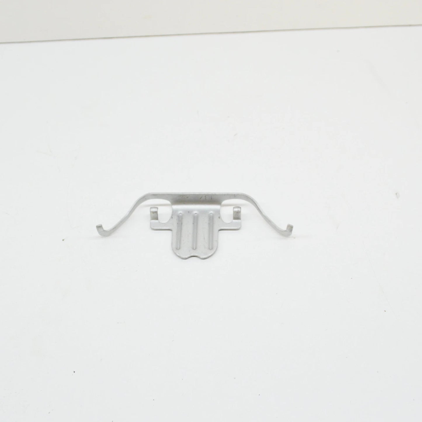 NEW BMW 5 F10 FRONT BRAKE ANTI-RATTLE CLIP 6798879 34116798879 ORIGINAL