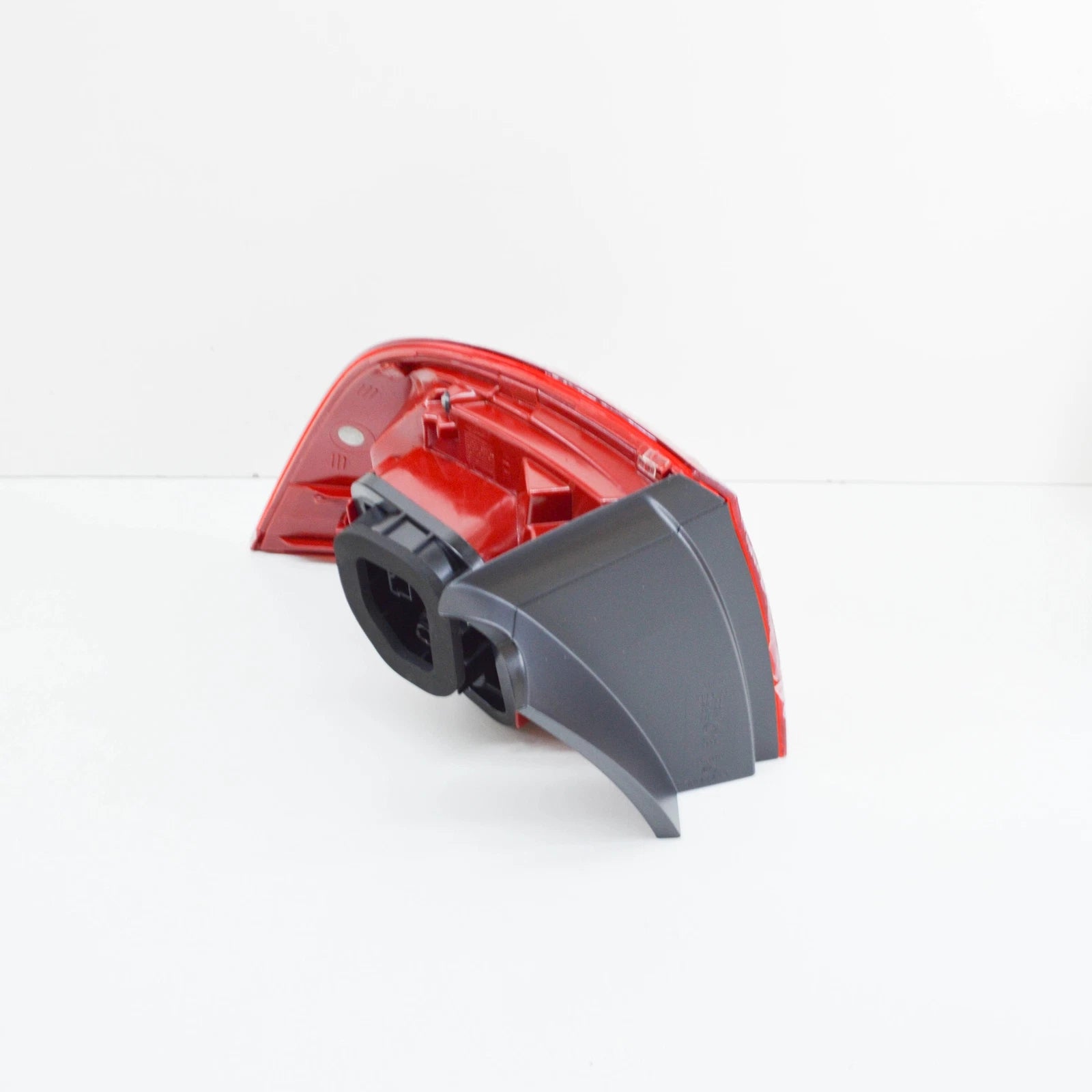 NEW VOLKSWAGEN TOUAREG 7P REAR RIGHT LED OUTER TAIL LIGHT 7P6945208 ORIGINAL