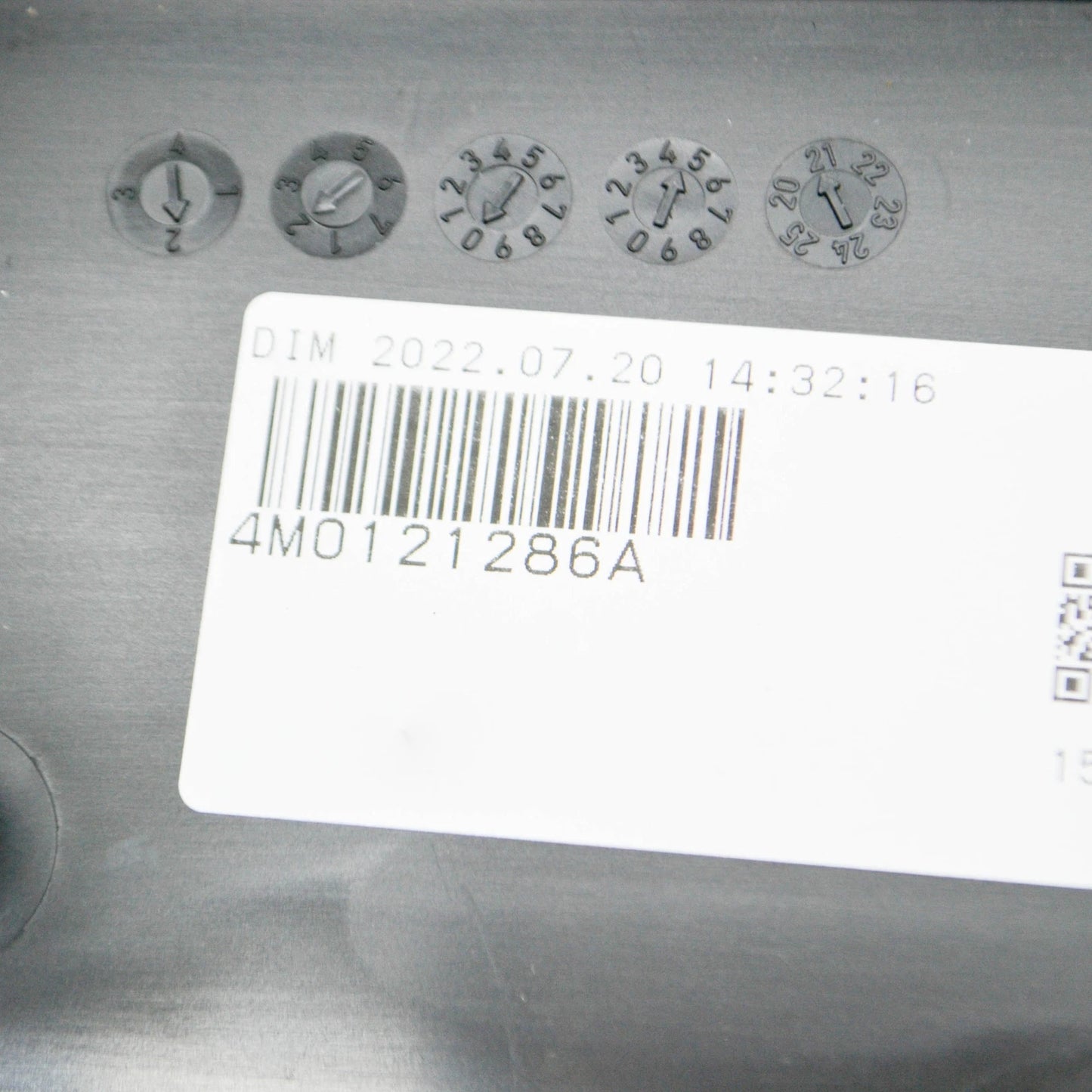 NEW AUDI Q8 4M FRONT LOWER RADIATOR SUPPORT AIR DUCT 4M0121286A ORIGINAL