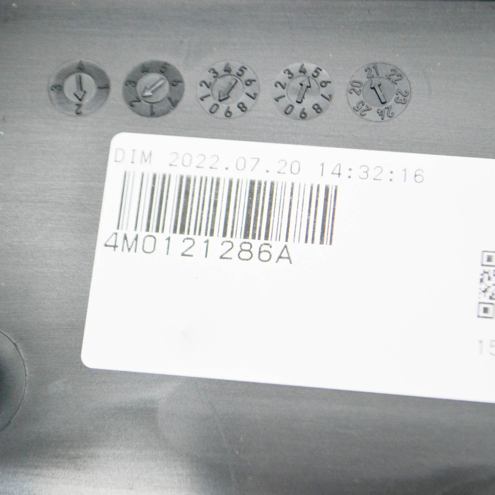 NEW AUDI Q8 4M FRONT LOWER RADIATOR SUPPORT AIR DUCT 4M0121286A ORIGINAL