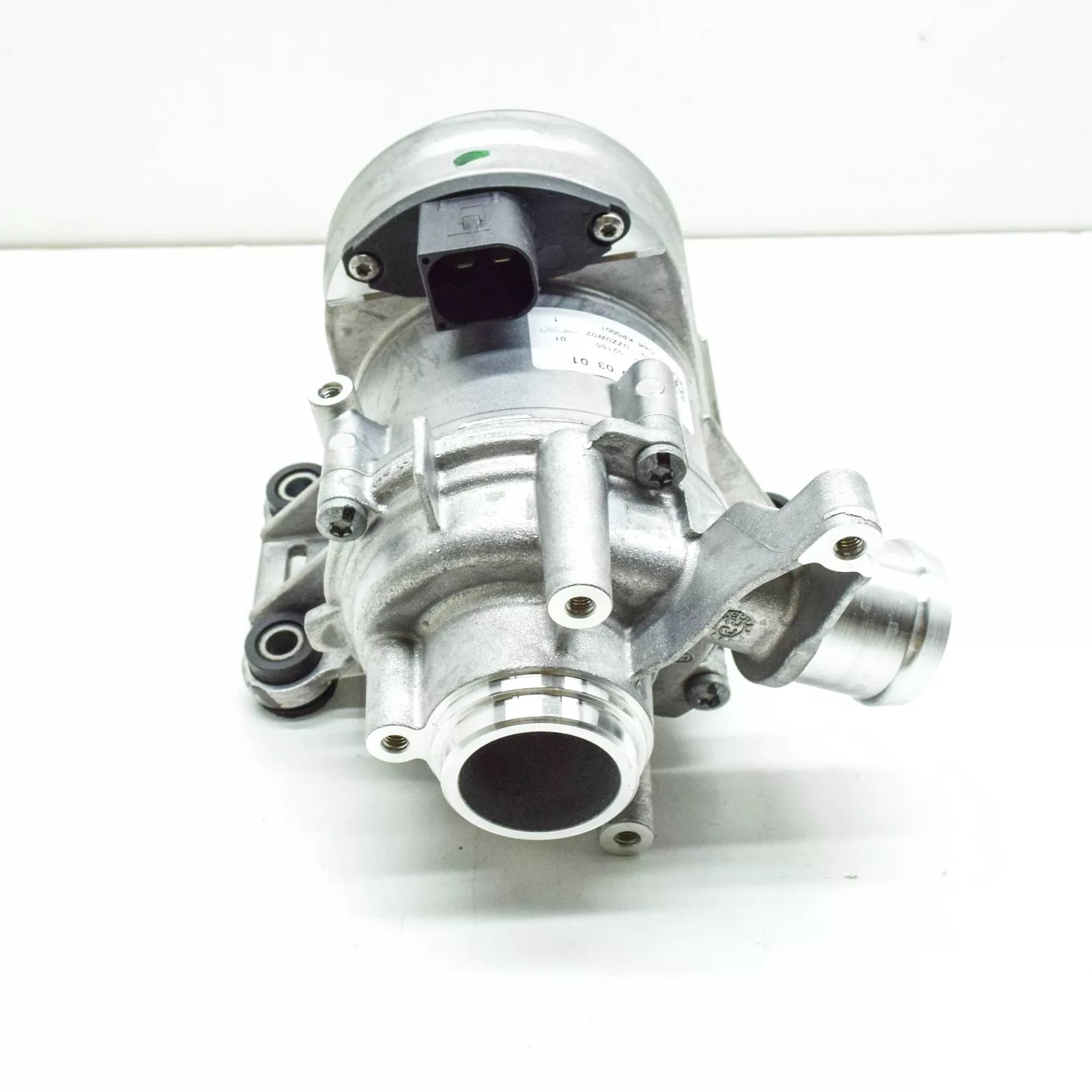 NEW MERCEDES-BENZ C W205 WATER PUMP A2642000301 ORIGINAL