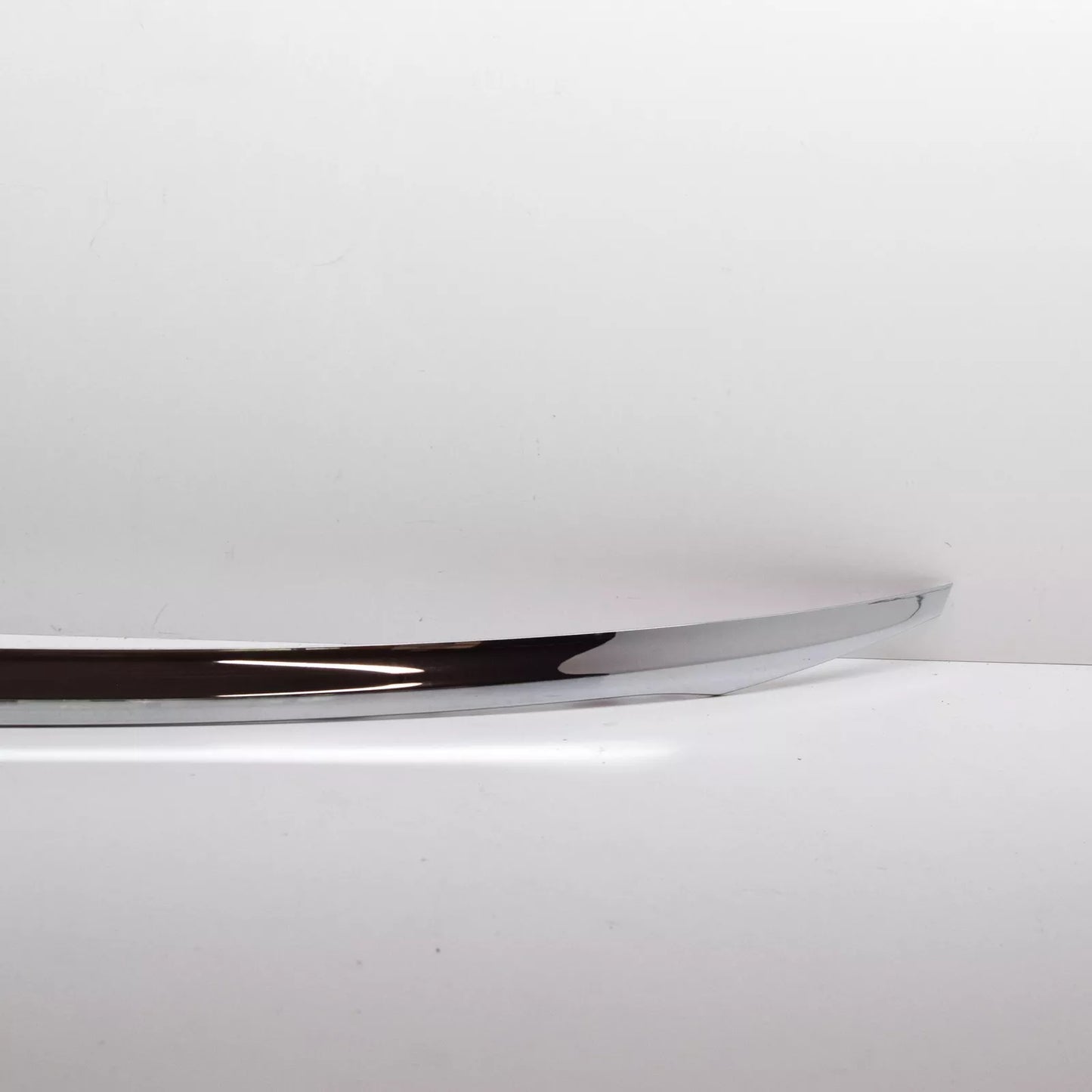 NEW MERCEDES-BENZ E W213 TRUNK LID TRIM STRIP A2137570000 ORIGINAL