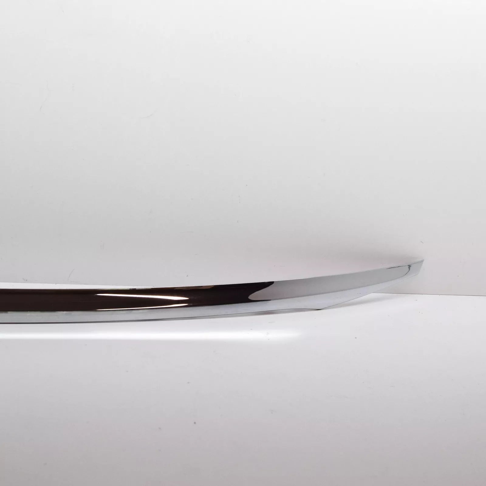 NEW MERCEDES-BENZ E W213 TRUNK LID TRIM STRIP A2137570000 ORIGINAL