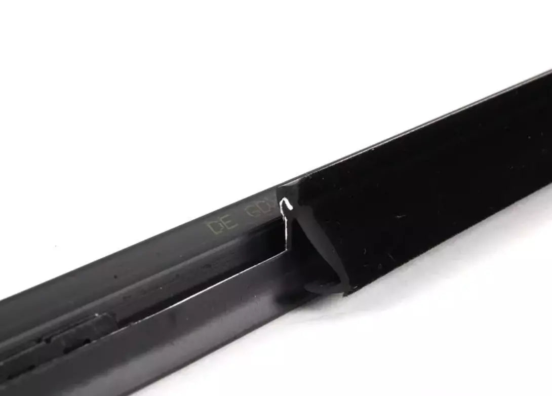 NEW BMW X5 E53 FRONT RIGHT DOOR WINDOW CHANNEL COVER 51328251592 8251592 NEE