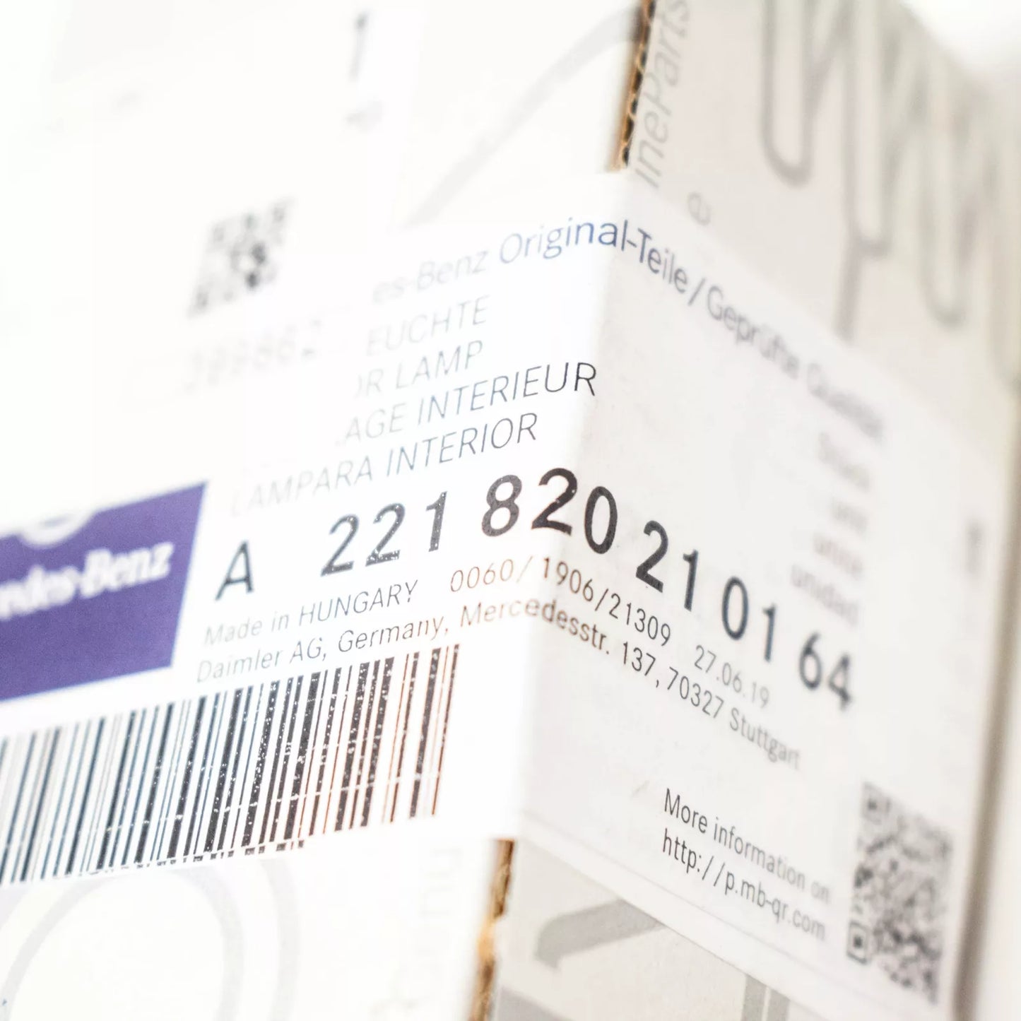 NEW MB C-CLASS W205 BOOT INTERIOR LIGHT A2218202101