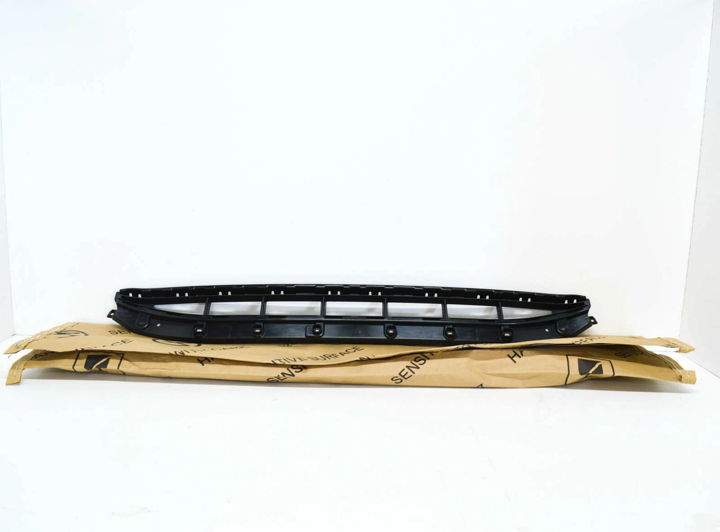 NEW AUDI Q3 8U FRONT BUMPER CENTER LOWER GRILLE 8U0807683 ORIGINAL