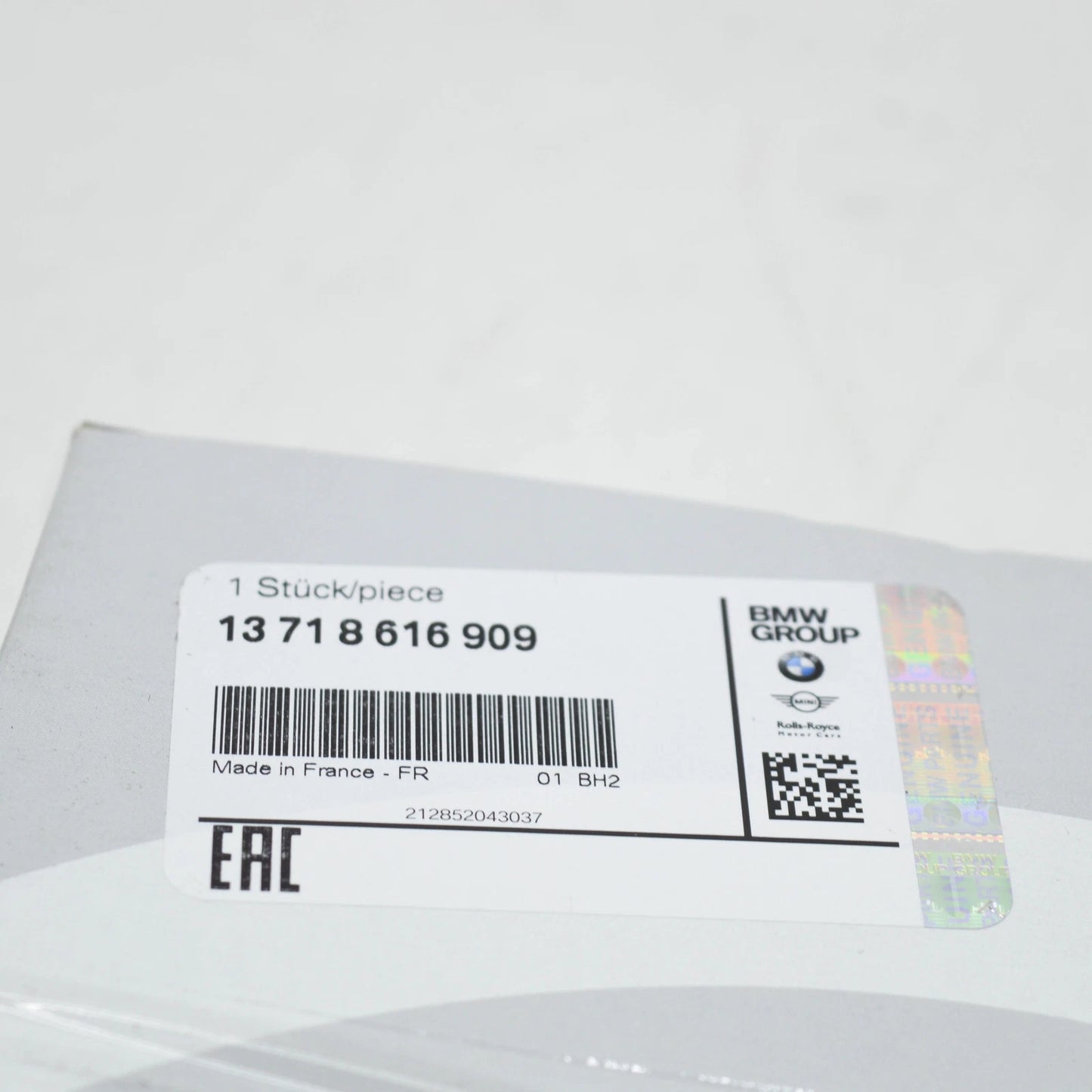 NEW BMW 3 F30 ENGINE AIR FILTER INSERT 13718616909 8616909 ORIGINAL