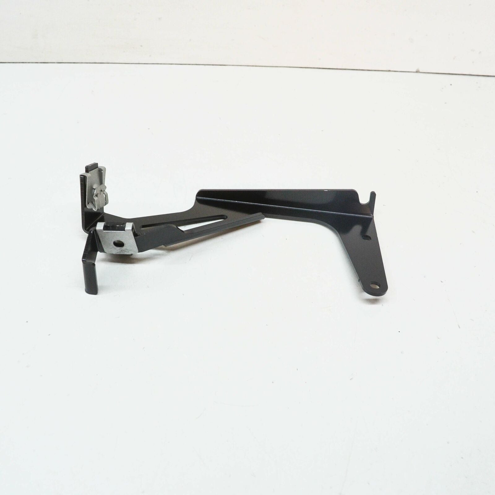 NEW MB C W204 FRONT RIGHT RADIATOR SUPPORT SHIELD BRACKET A2125200041 ORIGINAL