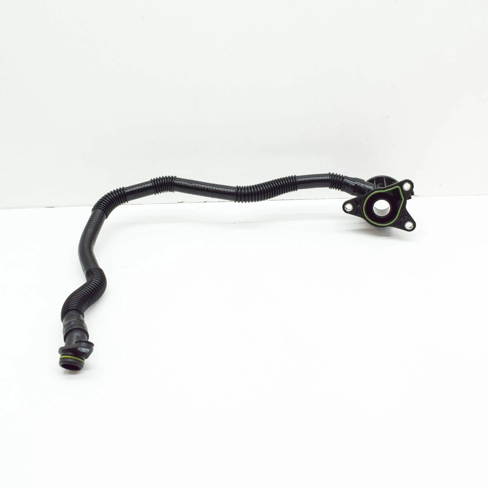 NEW MERCEDES-BENZ CLA C117 OIL SEPARATOR VENT LINE A2700180900 ORIGINAL