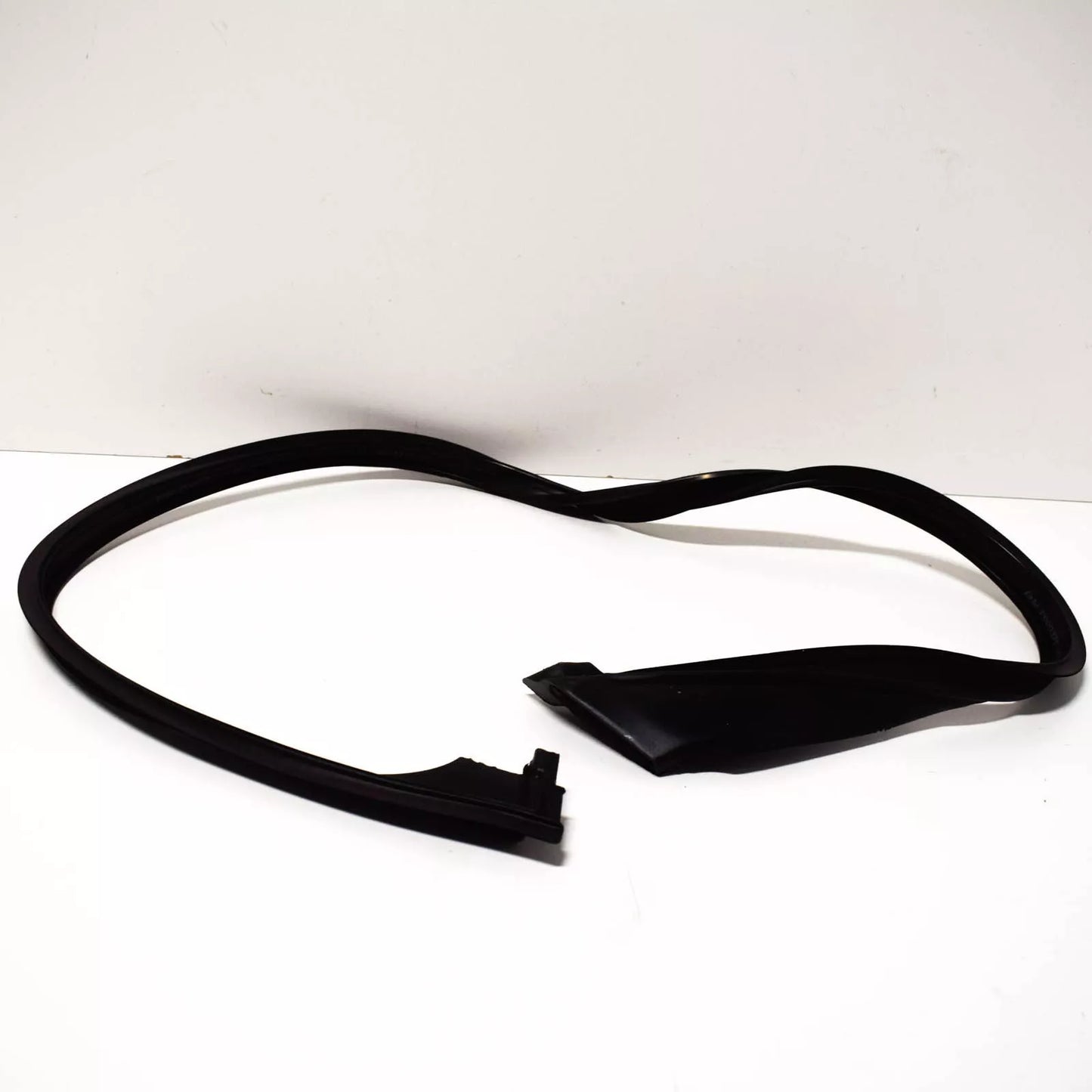 NEW BMW 5 E39 FRONT RIGHT DOOR SEAL 51210402746 0402746 ORIGINAL