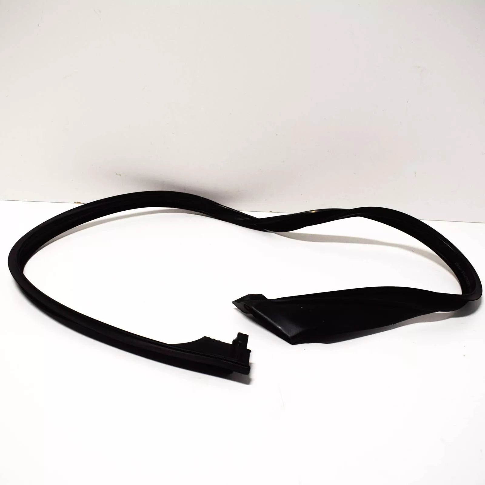 NEW BMW 5 E39 FRONT RIGHT DOOR SEAL 51210402746 0402746 ORIGINAL