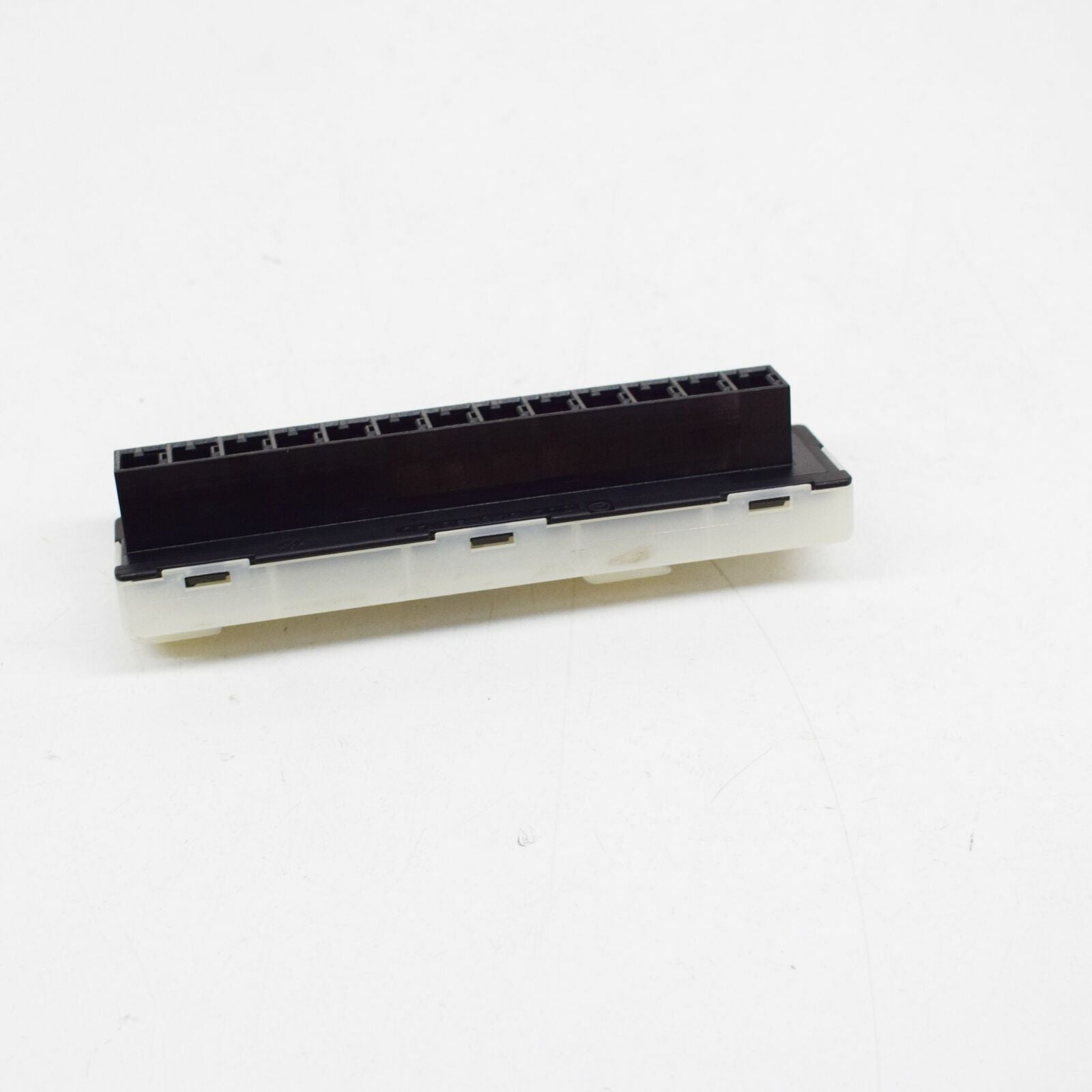 NEW MERCEDES-BENZ C W204 DISTRIBUTOR BLOCK A0045468040 ORIGINAL