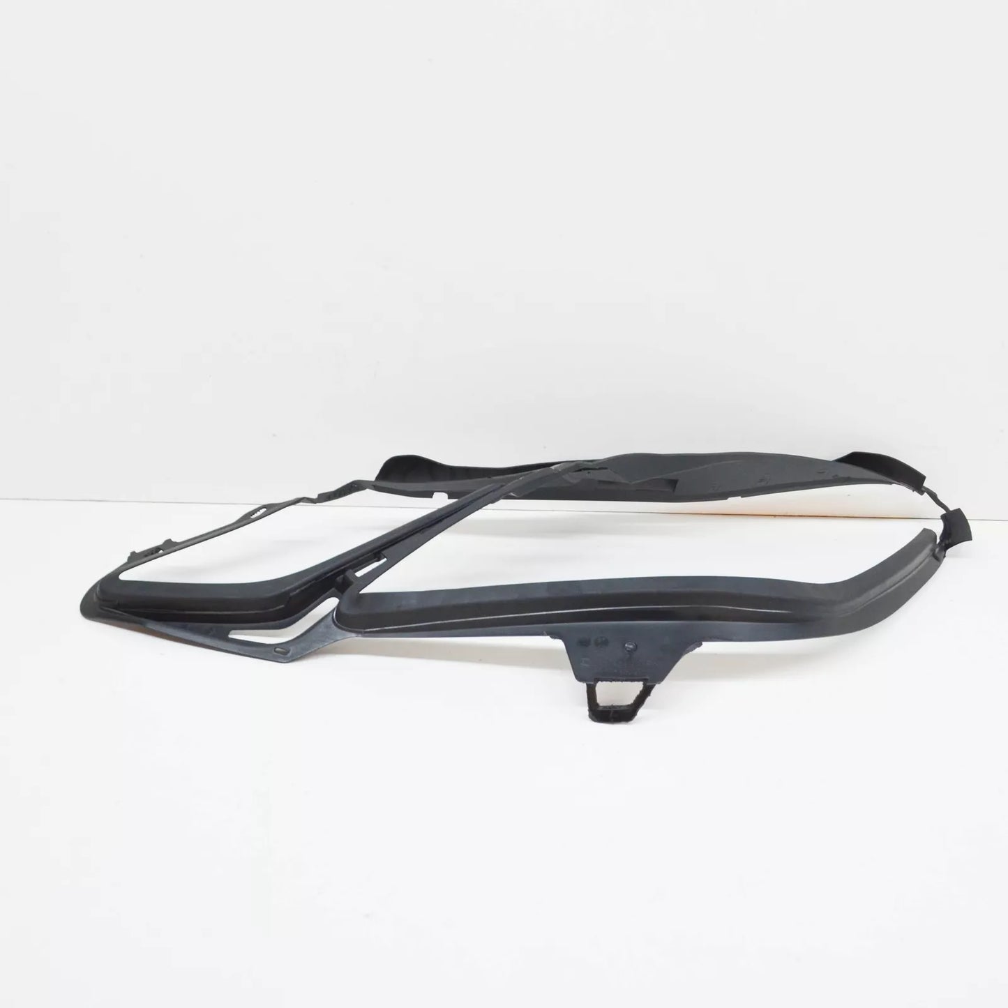 NEW MERCEDES BENZ E W212 FRONT LEFT HEADLIGHT SEAL A2128260591 ORIGINAL