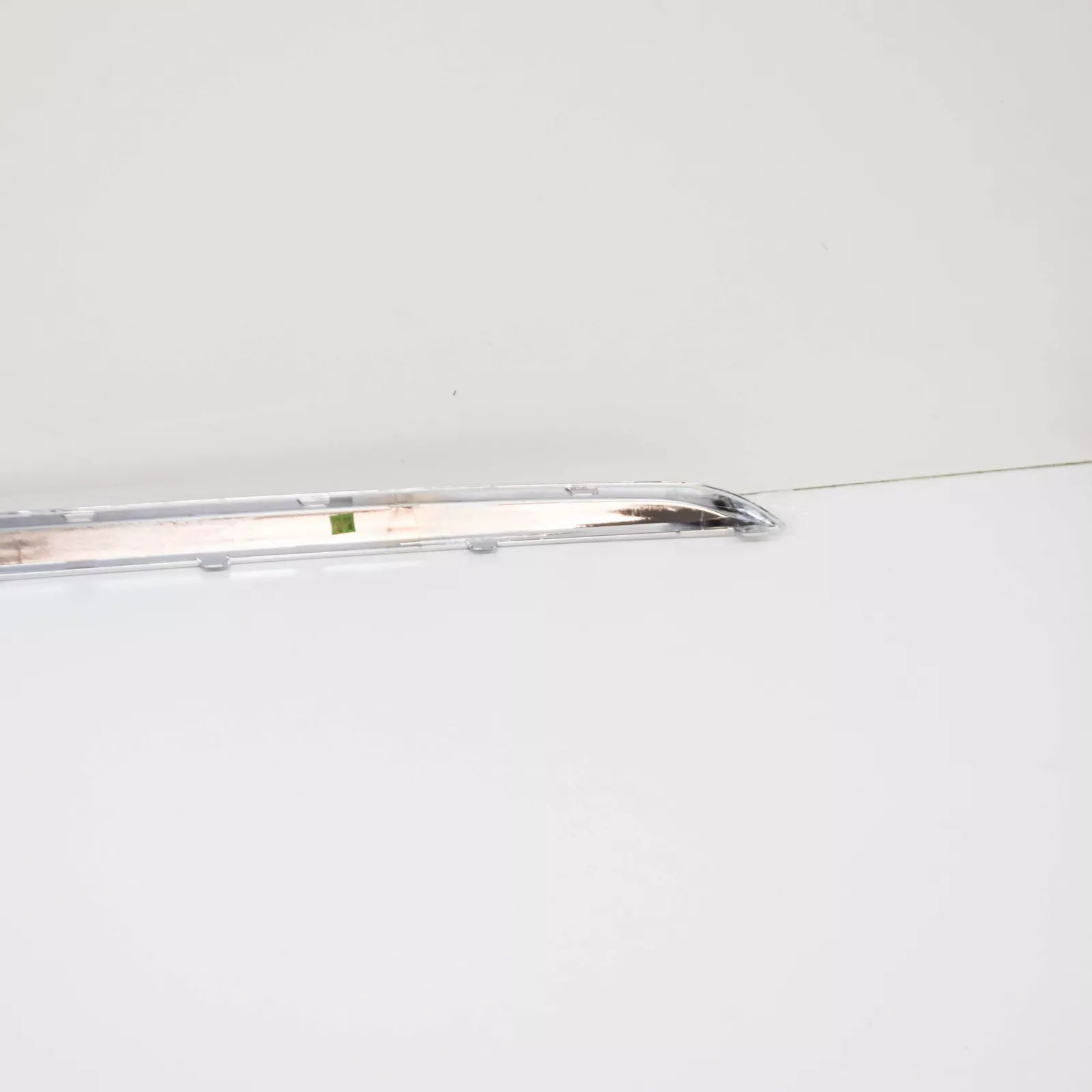 NEW BMW 5 G30 REAR BUMPER CENTER MOLDING TRIM STRIP 51127389971 ORIGINAL