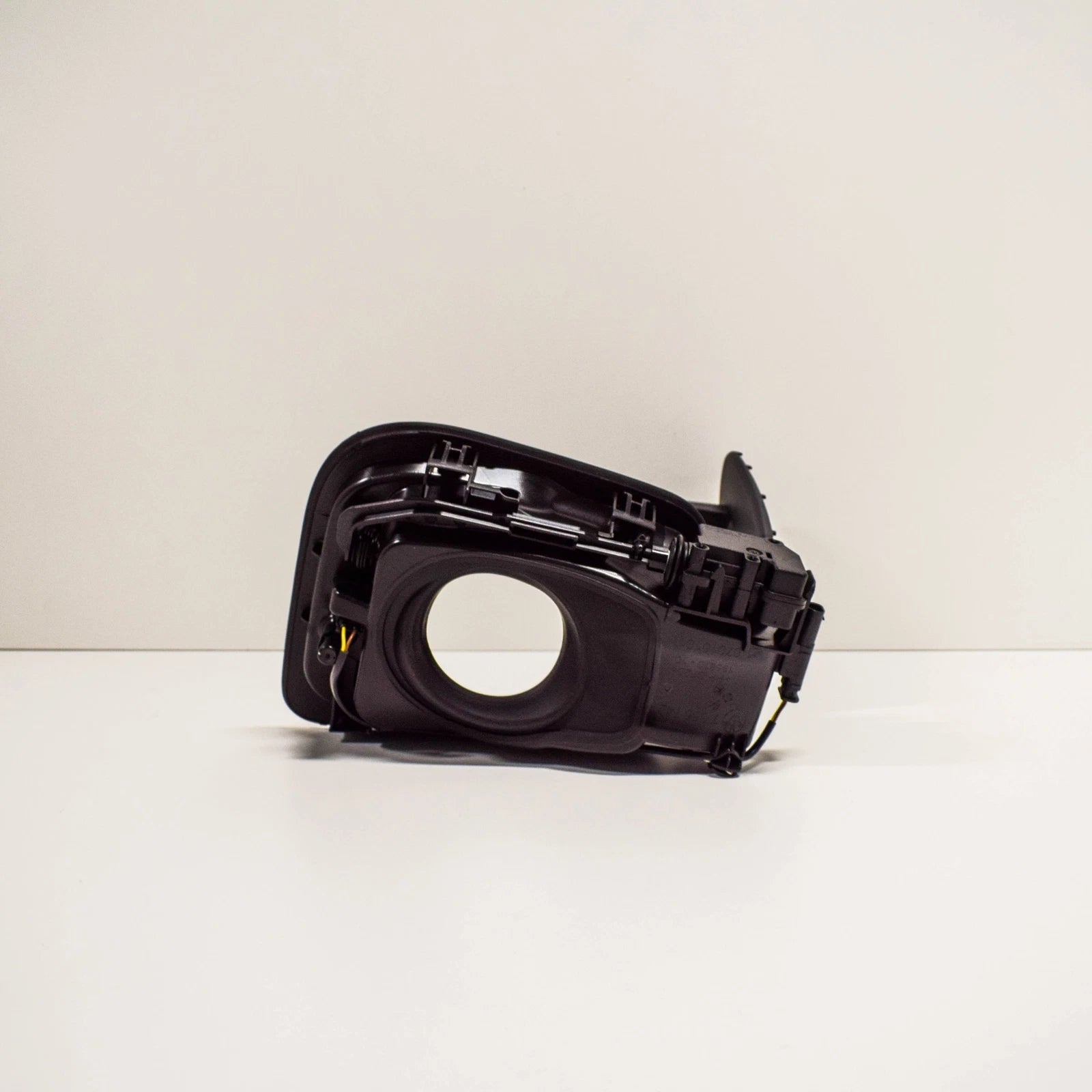 NEW BMW I3 I01 FUEL FILL-IN FLAP COVER POT 51177335742 ORIGINAL