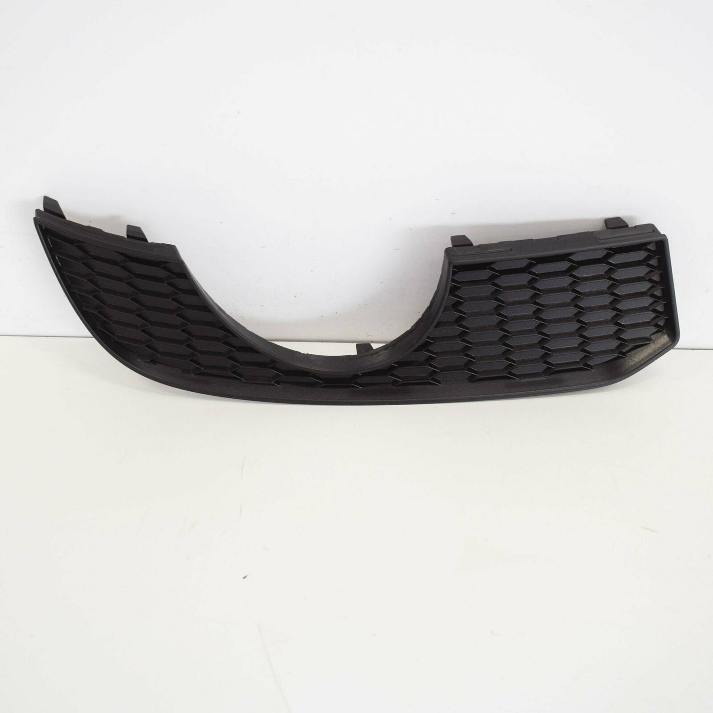 NEW AUDI A3 8V FRONT BUMPER RIGHT SIDE GRILLE TRIM 8V5807820C ORIGINAL