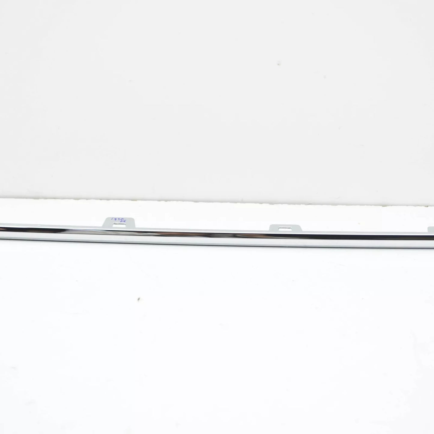 NEW VOLKSWAGEN TIGUAN AD FRONT BUMPER CENTER MOLDING 5NA853101K2ZZ ORIGINAL