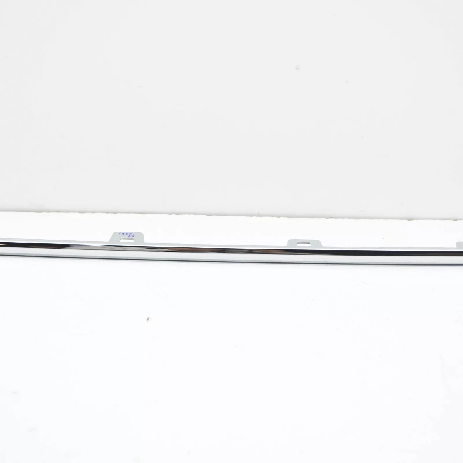 NEW VOLKSWAGEN TIGUAN AD FRONT BUMPER CENTER MOLDING 5NA853101K2ZZ ORIGINAL