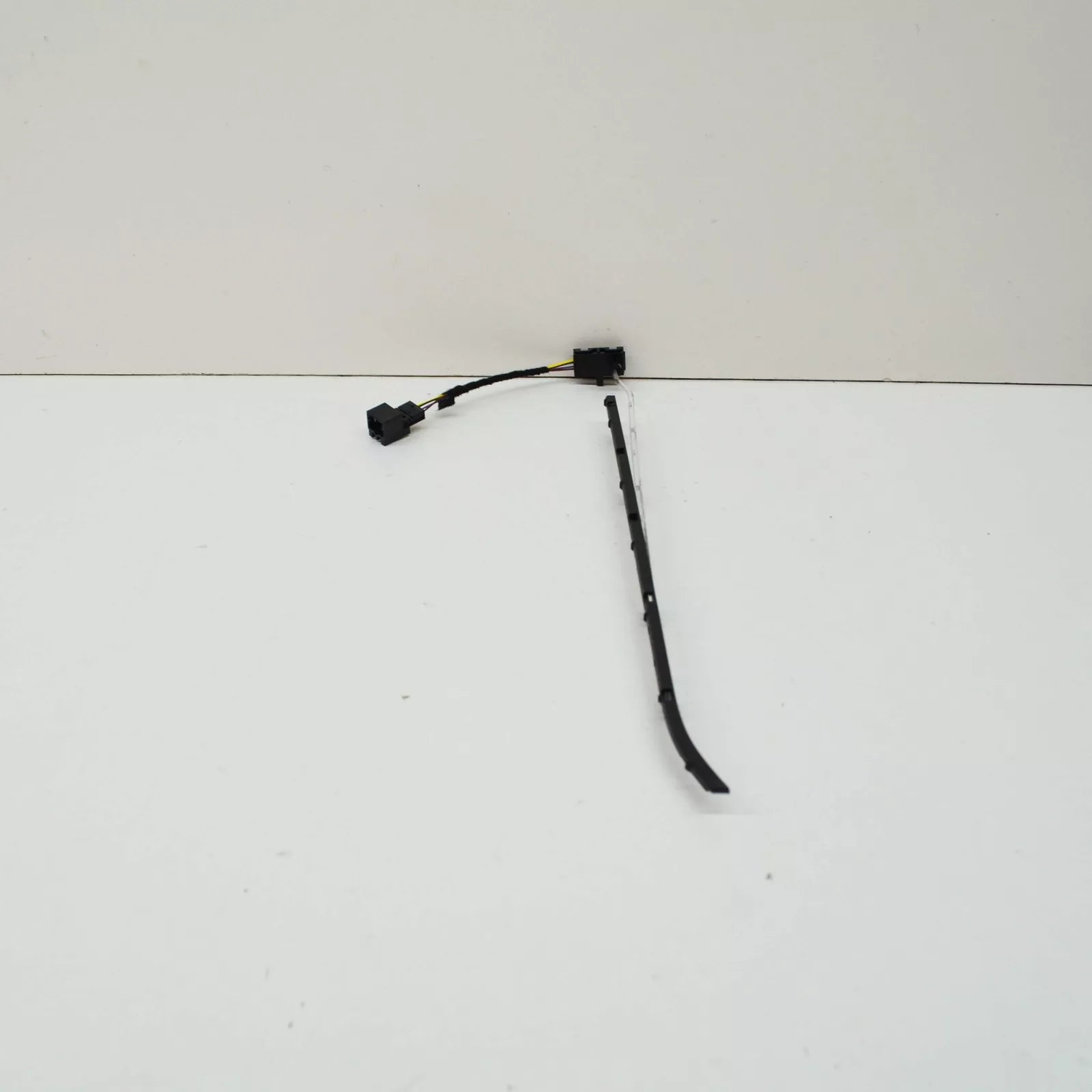 NEW AUDI A4 B9 FRONT CENTER CONSOLE RIGHT LIGHT MODULE 8W0947094A ORIGINAL