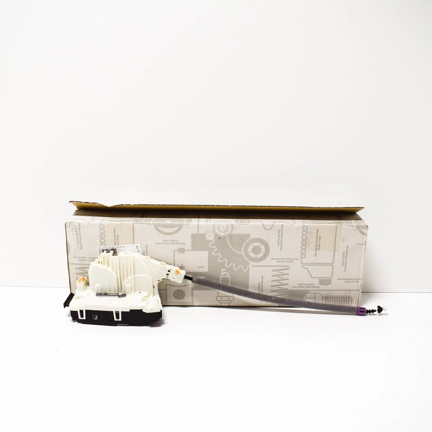 NEW MERCEDES-BENZ C-CLASS W204 FRONT RIGHT DOOR LOCK A2047203835 ORIGINAL