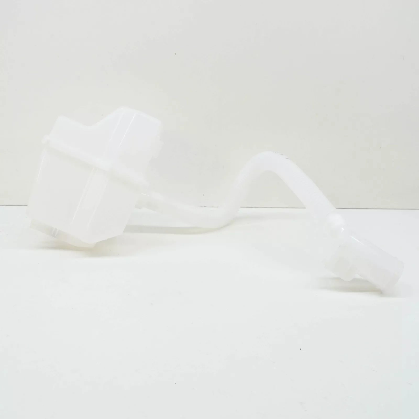 NEW VOLKSWAGEN LOAD E-UP BL WINDSHIELD WASHER RESERVOIR TANK 1S0955453G ORIGINAL