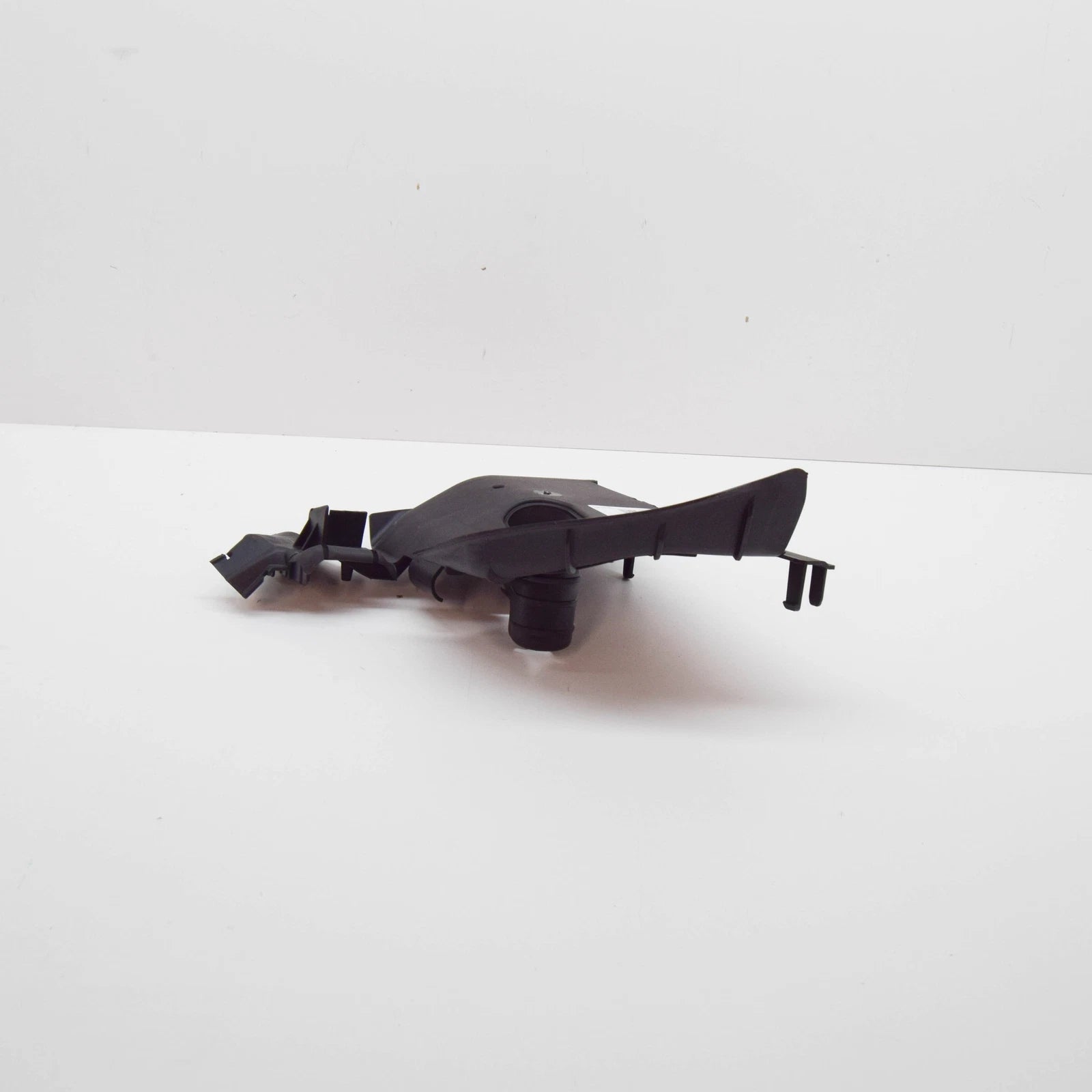 NEW MERCEDES-BENZ E W213 RIGHT RADIATOR AIR GUIDE DUCT A2135052600 ORIGINAL