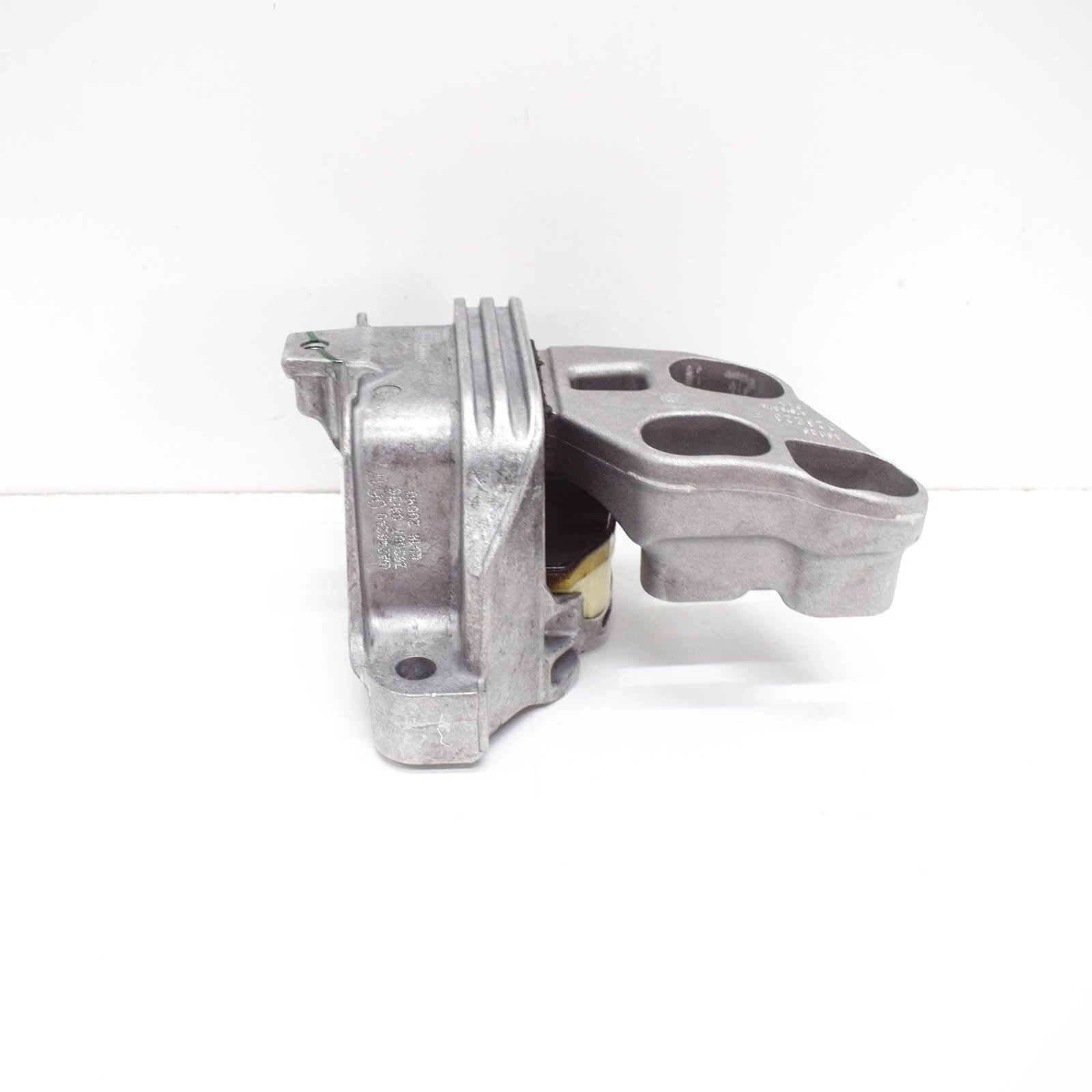 NEW MB GLA-CLASS X156 LEFT ENGINE MOUNT A2462400617 2.0 PETROL 155KW ORIGINAL